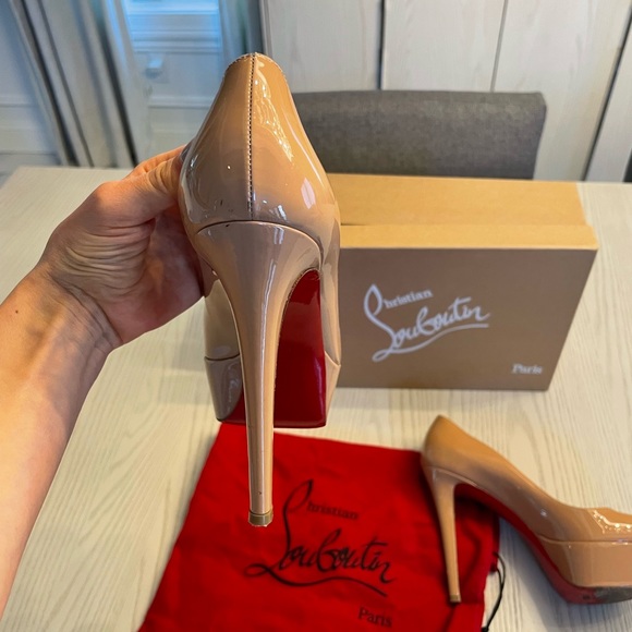 Beautiful authentic Christian louboutin heels - Picture 9 of 10